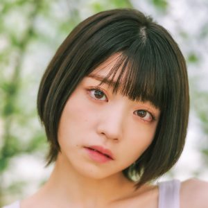 根本凪、純白の水着姿と物憂げな表情に思わずドキドキ…「ステキなお写真」「透明感がスゴい」