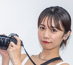 “カメラマン”菜乃花、グラドル吉野七宝実を激写!自らポージングの指導も