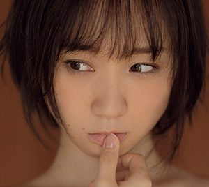 コスプレイヤー伊織もえ、表紙&巻頭グラビアに登場