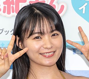 星名美津紀、ゴールドビキニで登壇!来年の目標は「タチウオを釣ってみたい」