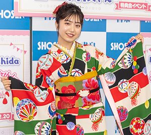 吉田莉桜、ほぼ初挑戦「緑色の水着を着ました…似合ってません?」