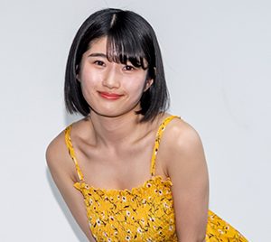 “美ボディなカノジョ”を熱演!浅海ゆづき、夏先取りの黄色いワンピースで登壇