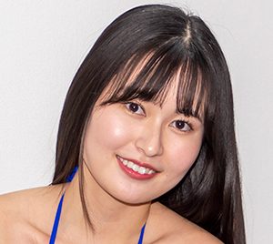 未梨一花、抜群のスタイルを披露!ファンに評判の“ブルー”のビキニで登壇