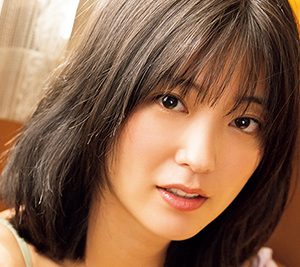 “戦隊ヒロイン”工藤美桜、表紙&巻頭10ページグラビア飾る