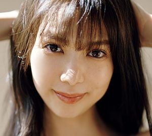 元櫻坂46松平璃子、初水着でマイクロ小顔の8頭身ボディ披露!
