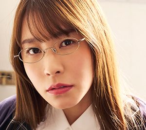 グラビアアイドル夏来唯、地味なOLさんを熱演!だがその裏では…