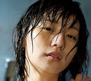 浅川梨奈、3年ぶりグラビア解禁!最新写真集未掲載カットも