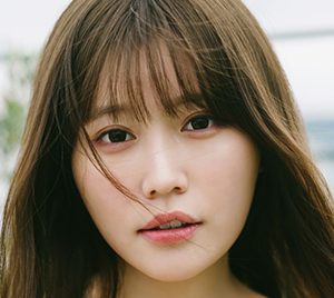 小日向ゆかデジタル写真集発売!部屋着から大人っぽい黒水着姿まで披露