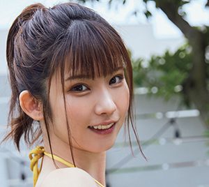 えなこ、表紙&巻頭グラビアを飾る!インタビューでは鈍感エピソードも