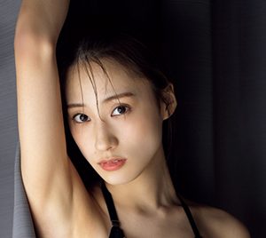 “超バズり”グラドル澄田綾乃「FLASH」に登場!表紙はえなこが飾る