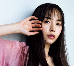 井桁弘恵、“週プレ”表紙&巻頭グラビアを飾る