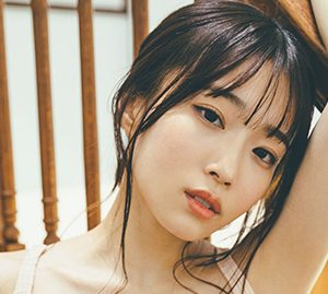 #ババババンビ岸みゆ、胸元際どいワンピース水着で登場【週プレ2022上半期グラビア傑作選】