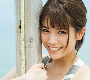 村山優香、表紙&巻頭グラビアを飾る!ウルトラマンヒロインが大集合