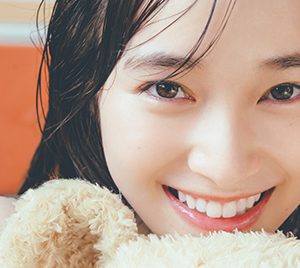 櫻坂46守屋麗奈、クマちゃんとの入浴ショット公開!1st写真集封入用ポストカードより