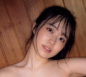 杉本愛莉鈴、ヌーディーカラーのビキニでリラックス!週プレに登場
