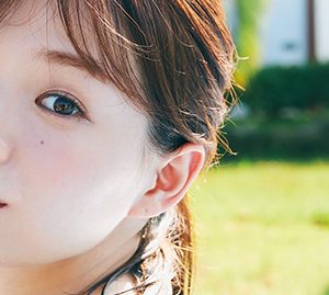 篠崎愛「週プレ」表紙&巻頭グラビアを飾る!あふれんばかりの美ボディーを披露