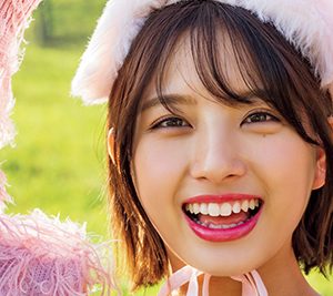 大和田南那「FLASH」表紙&巻頭グラビアに登場!キュートなバニーちゃん姿も