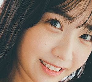 #2i2天羽希純、キュートな笑顔で美ボディー披露