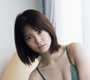 AKB48小田えりな“週プレ”に登場!丸ごと1冊アイドルだらけの水着グラビア特集