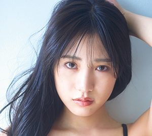 横野すみれ、表紙&巻頭グラビアを飾る!圧倒的美ボディーを披露