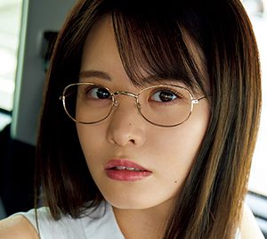 「初代ミスSPA!」山本栞、ノースリーブ&ミニスカ姿で登場…美人教官を熱演