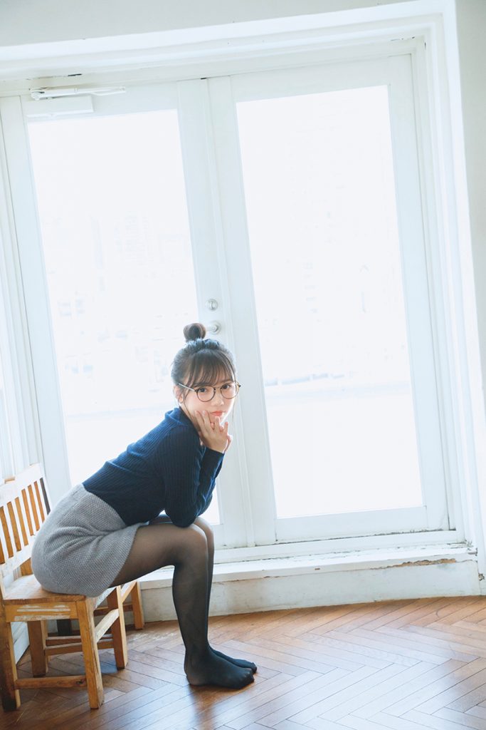 「WHITE graph009」表紙&巻頭を飾る日向坂46齊藤京子