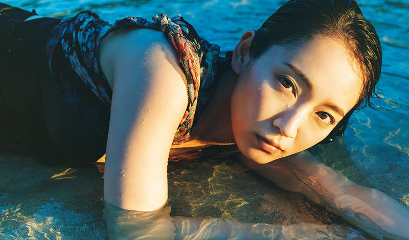 「週刊プレイボーイ49&50号」に登場している吉岡里帆