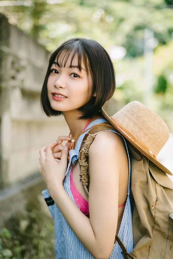 「SPA!デジタル写真集 吉澤遥奈『海辺のハタチ。』」より