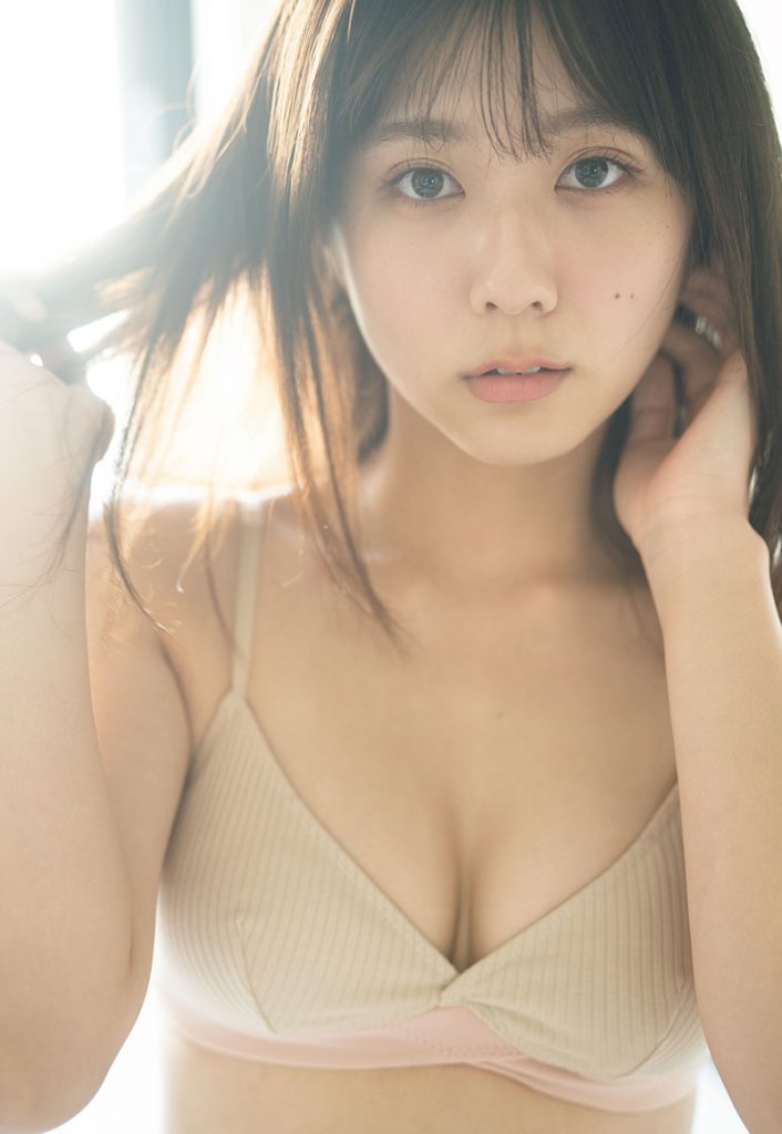 「週刊プレイボーイ49&50号」に登場している清水麻璃亜