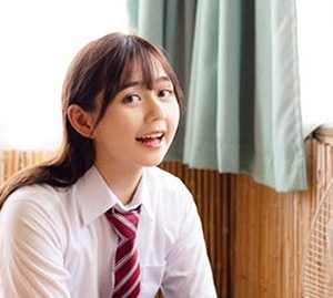 女優&グラビアアイドル美澄衿依、愛らしい笑顔と抜群のスタイルを披露する最新作