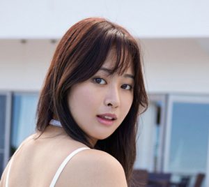 ファッションモデル下村明香がグラビアDVDデビュー!抜群のスタイルを披露