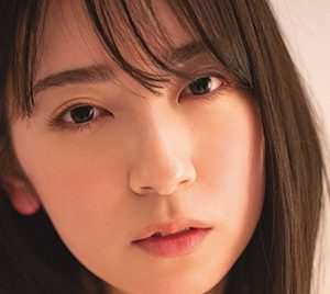 日向坂46金村美玖、透明感あふれるランジェリー姿を披露!1st写真集「羅針盤」明日12月20日発売