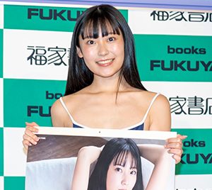 “令和のハイレグプリンセス”林田百加、初めてのカレンダー発売「こんなに大きいんですね!」