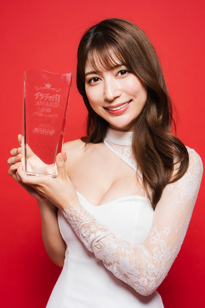 「グラジャパ!アワード2022」グランプリを受賞した雪平莉左