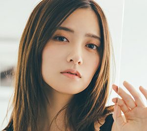 桃月なしこ「FLASH」表紙&巻頭を飾る、大人の魅力あふれる姿を披露