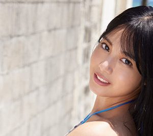グラビアアイドル猫宮あすか、美尻も際立つ最新イメージDVD「お待たせしました!」