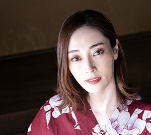グラビア復帰の池田夏希、大人の色香全開で誘惑!スレンダースタイルを披露