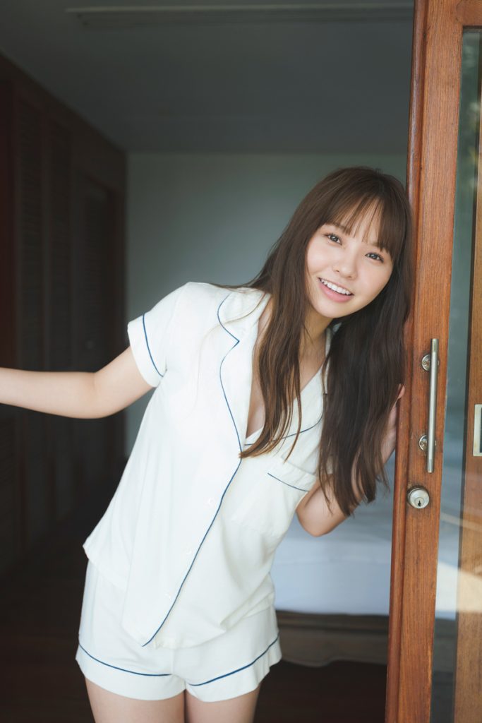NMB48本郷柚巴卒業写真集「どこを見ればいい?」より