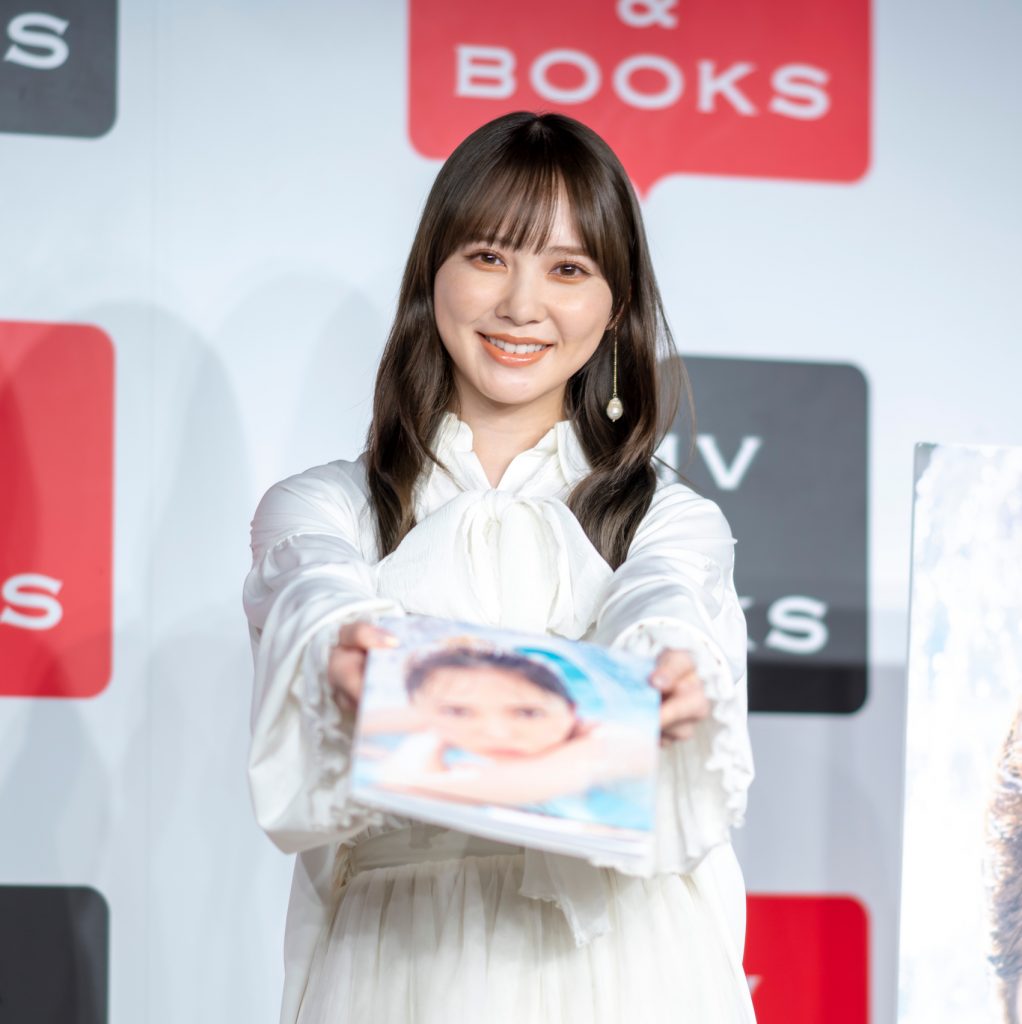 加藤史帆1st写真集「 #会いたい 」出版記念取材会より