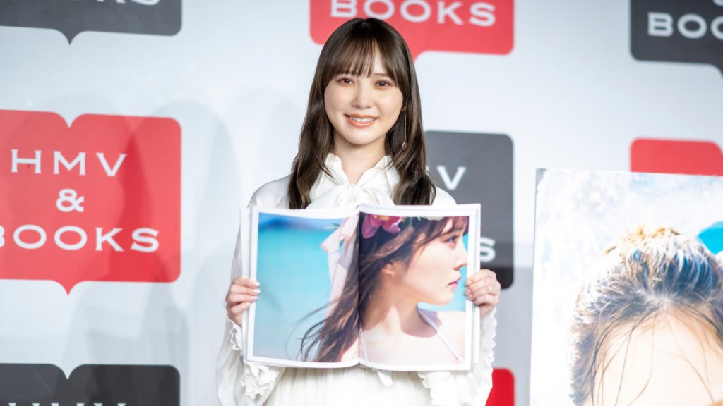 1st写真集「 #会いたい 」出版記念取材会に出席した加藤史帆