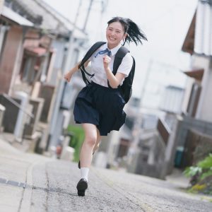 「#よーよーよー」由良ゆら、地元銚子で撮影したデジタル写真集配信開始…制服姿からフレッシュな水着姿まで披露