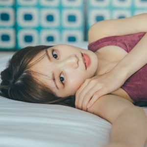 声優・青山なぎさ、1年ぶり「週プレ」に登場!永遠の夏休み気分を味わえるグラビアショット