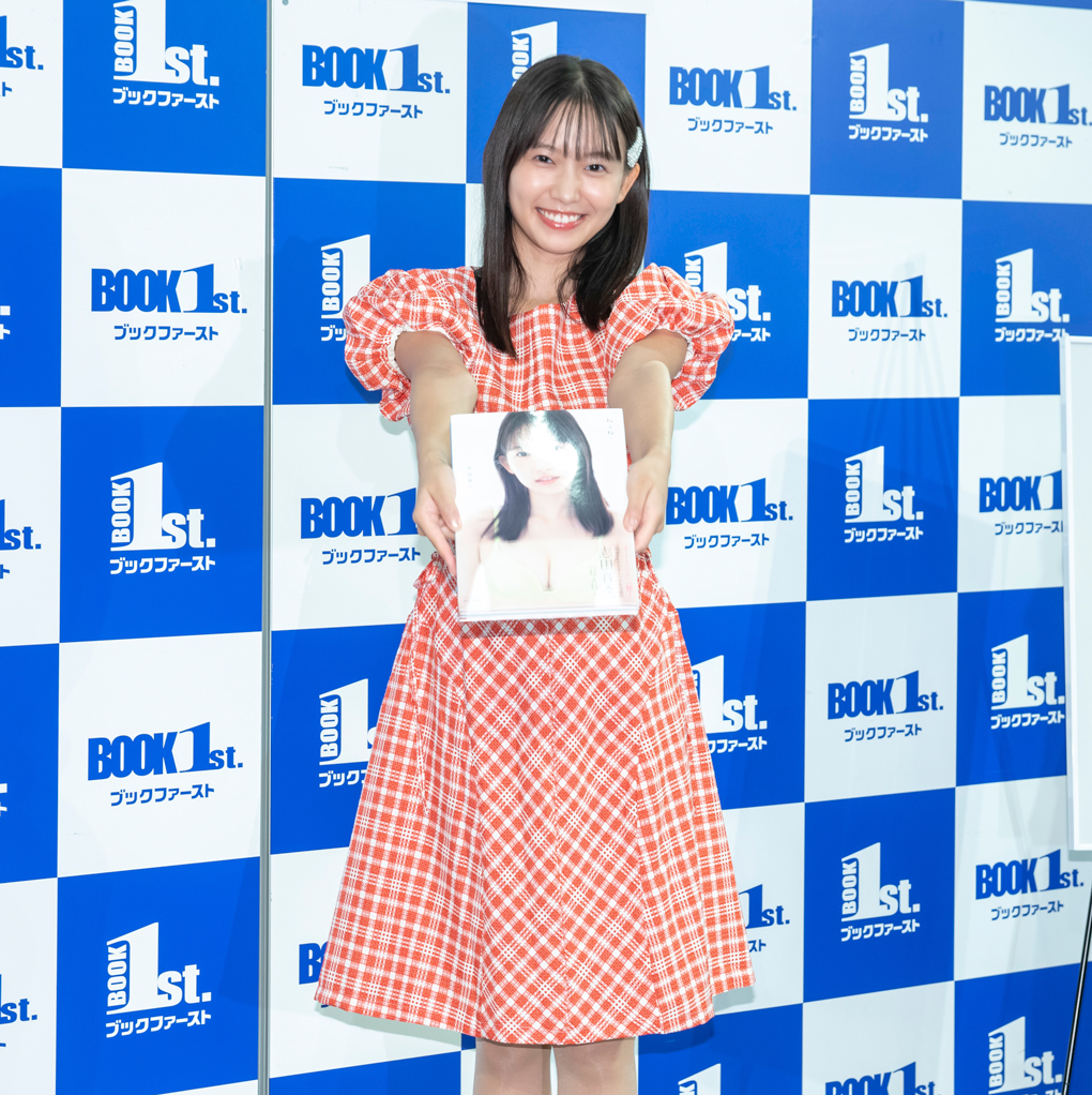 2nd写真集「ねぇね~」(ワニブックス)取材会に出席した志田音々