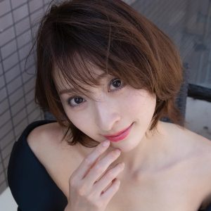 “グラドル摩天楼”緒方咲、2nd写真集発売!鍛え上げたスタイルを披露