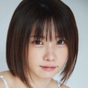 えなこ、泥まみれでまぶしい笑顔を見せる「作業着も着こなしててさすが」「いつもと真逆の衣装でもカワイイ」