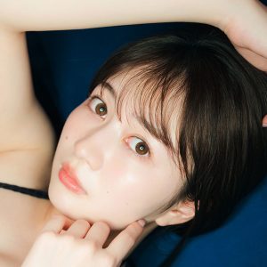 江籠裕奈「白と黒どっちが好みですか?」黒水着と白オフショル新カット2点解禁