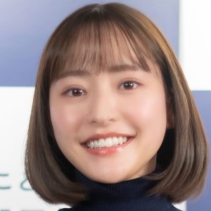 “無敵のグラドル”高崎かなみ、可憐な純白水着×三つ編みにドキッ「スタイルがすごく良い」「似合っててステキ」