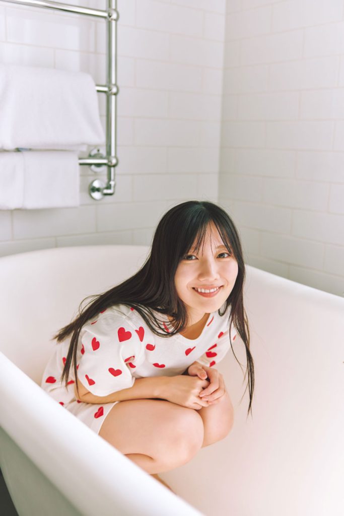 日向坂46・河田陽菜2nd写真集『テイクオフ』より