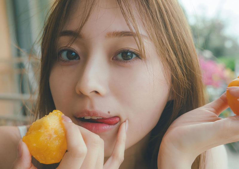 乃木坂46・梅澤美波2nd写真集『透明な覚悟』(光文社)より、HMV&BOOKS SHIBUYAで行われるパネル展に展示されるスイーティー梅ちゃん