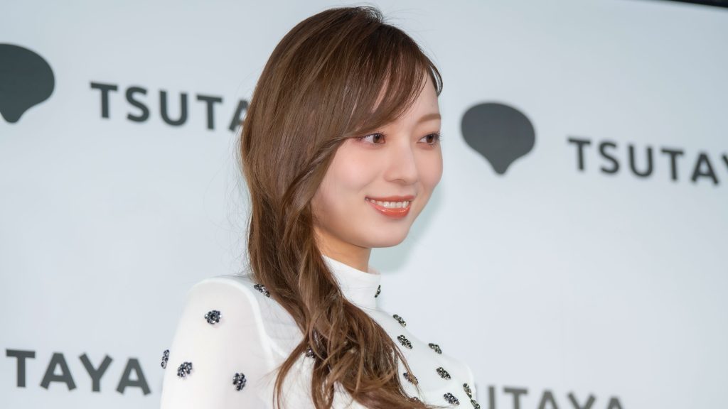 乃木坂46・梅澤美波が2nd写真集『透明な覚悟』発売記念取材会に出席